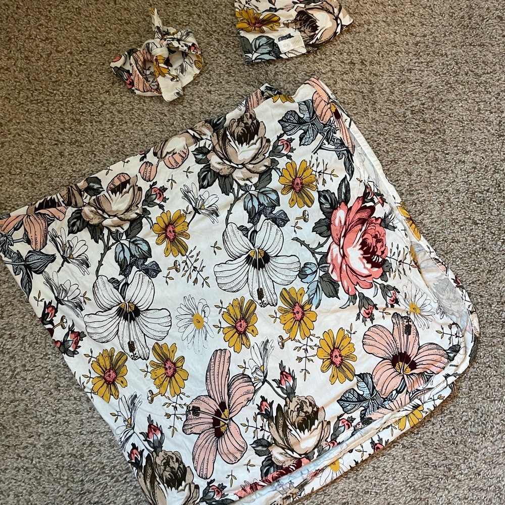 Baybou robe and swaddle set
